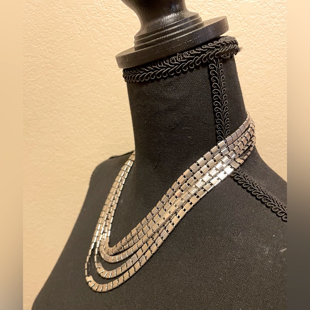 Jennifer Lopez Silver Necklace With Five Chains